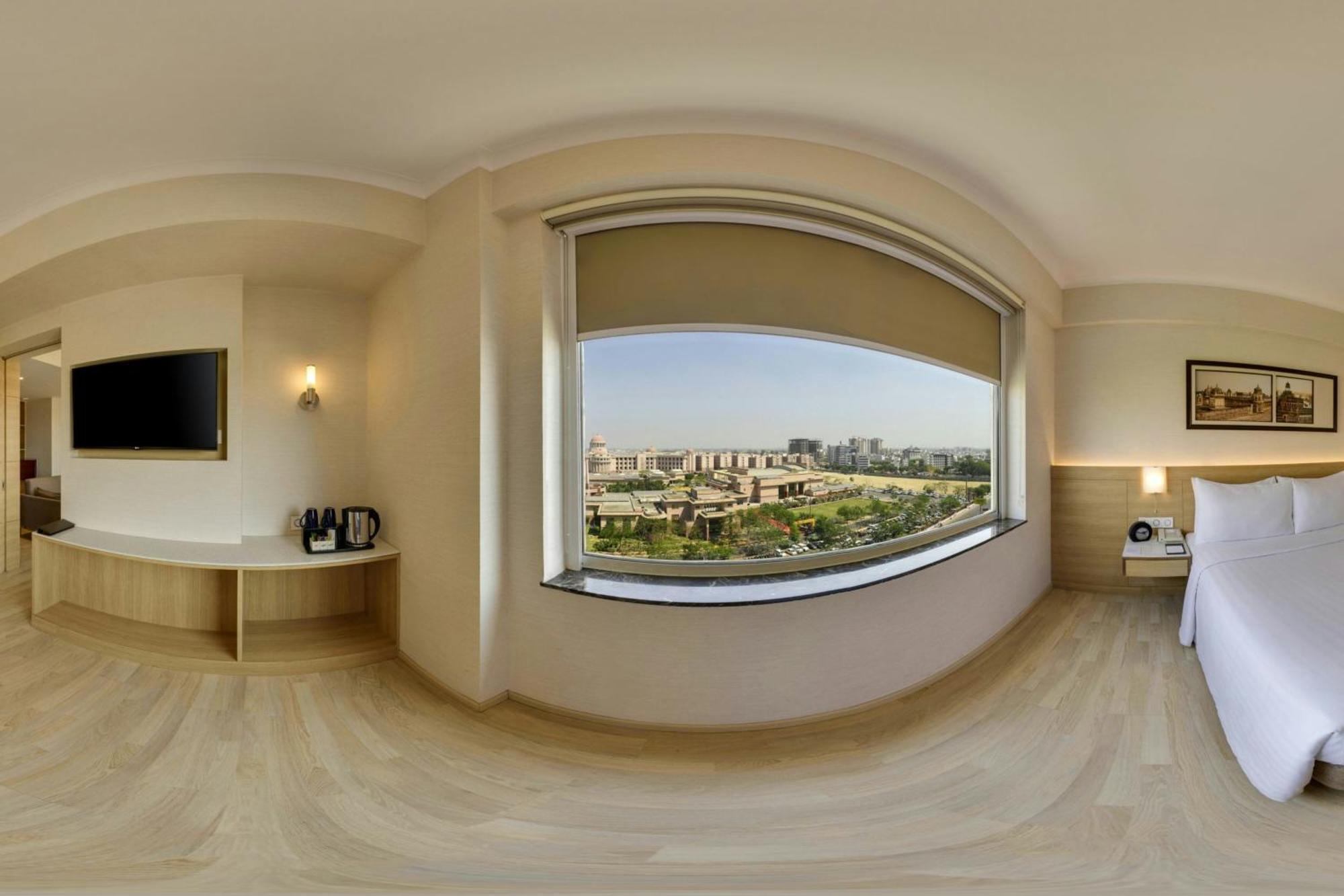 Hotel Fairfield By Marriott Lucknow Esterno foto